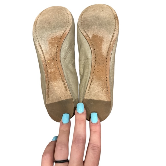 Tory Burch Chic Gray Ballet Flats with Gold Emblem - Picture 4 of 7